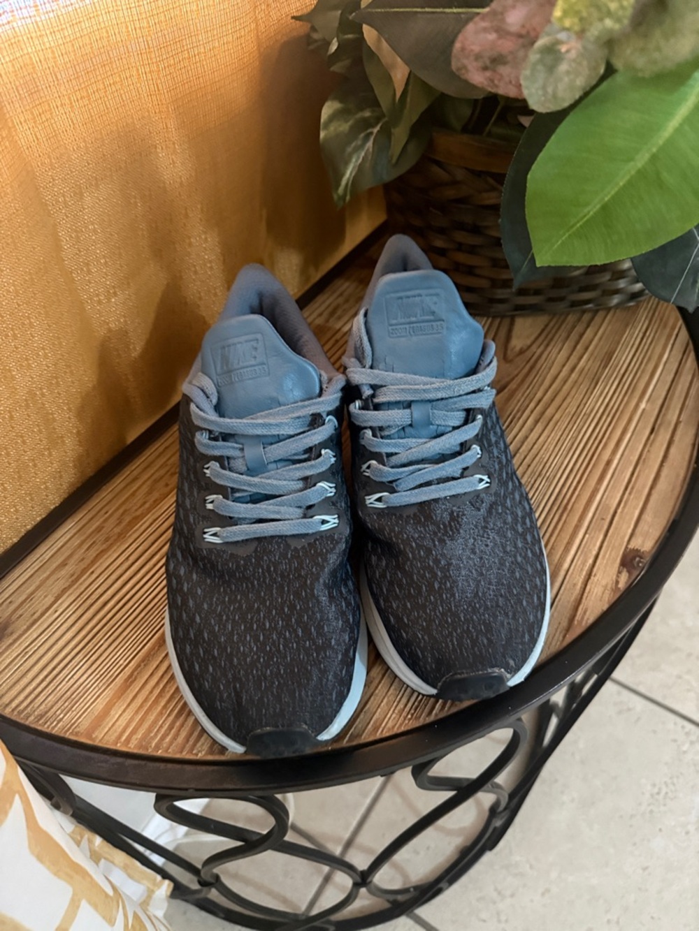 Nike Women's Black and Light Blue Athletic Sneakers